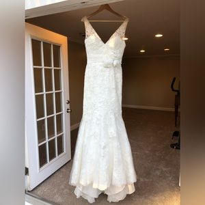 White Lace Trumpet Fit and Flare Long Wedding Dress
